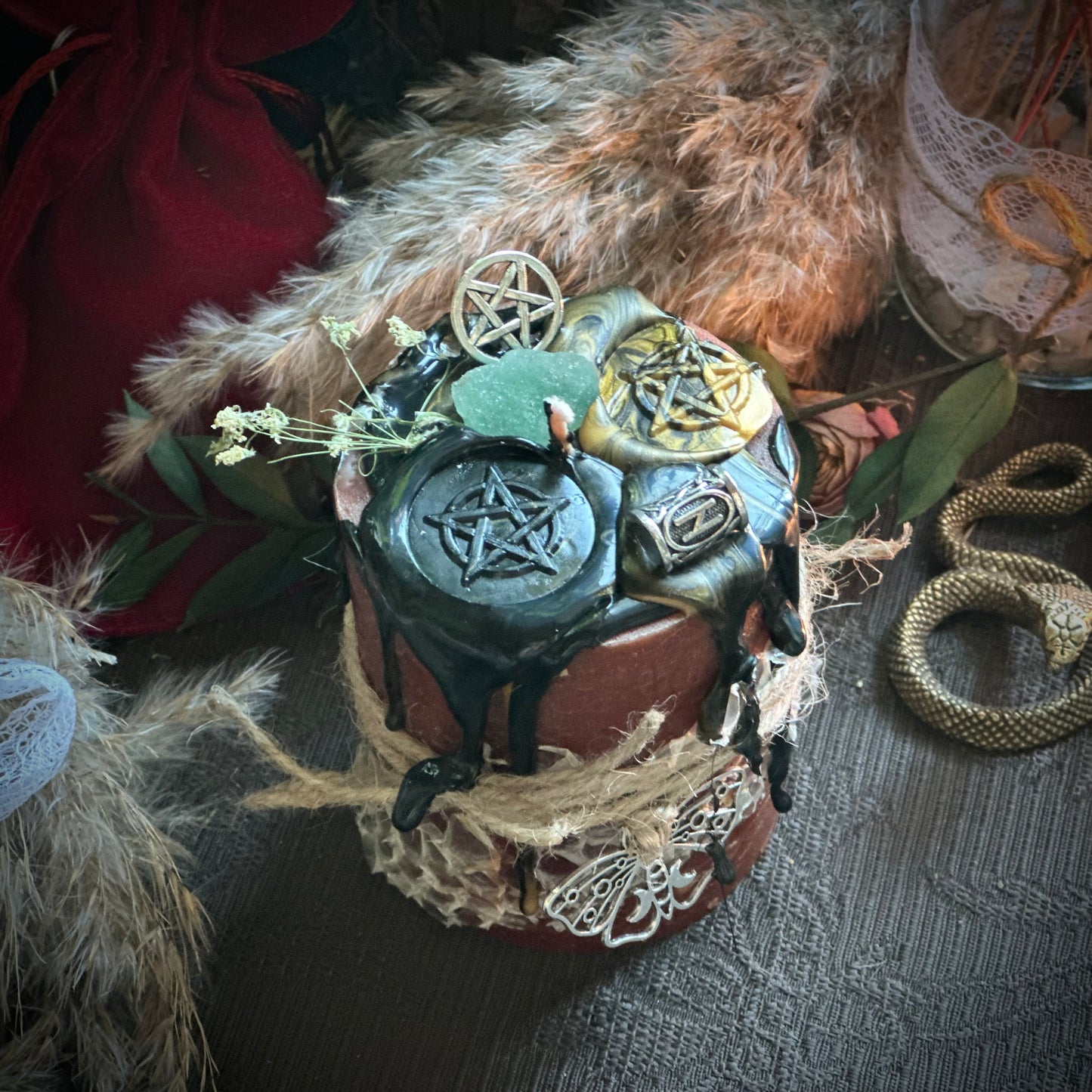 Krafttier-Ritualkerze/ Altarkerze „Schlange der Erneuerung“ mit echter Schlangenhaut und Ritualanleitung mit Zauberspruch