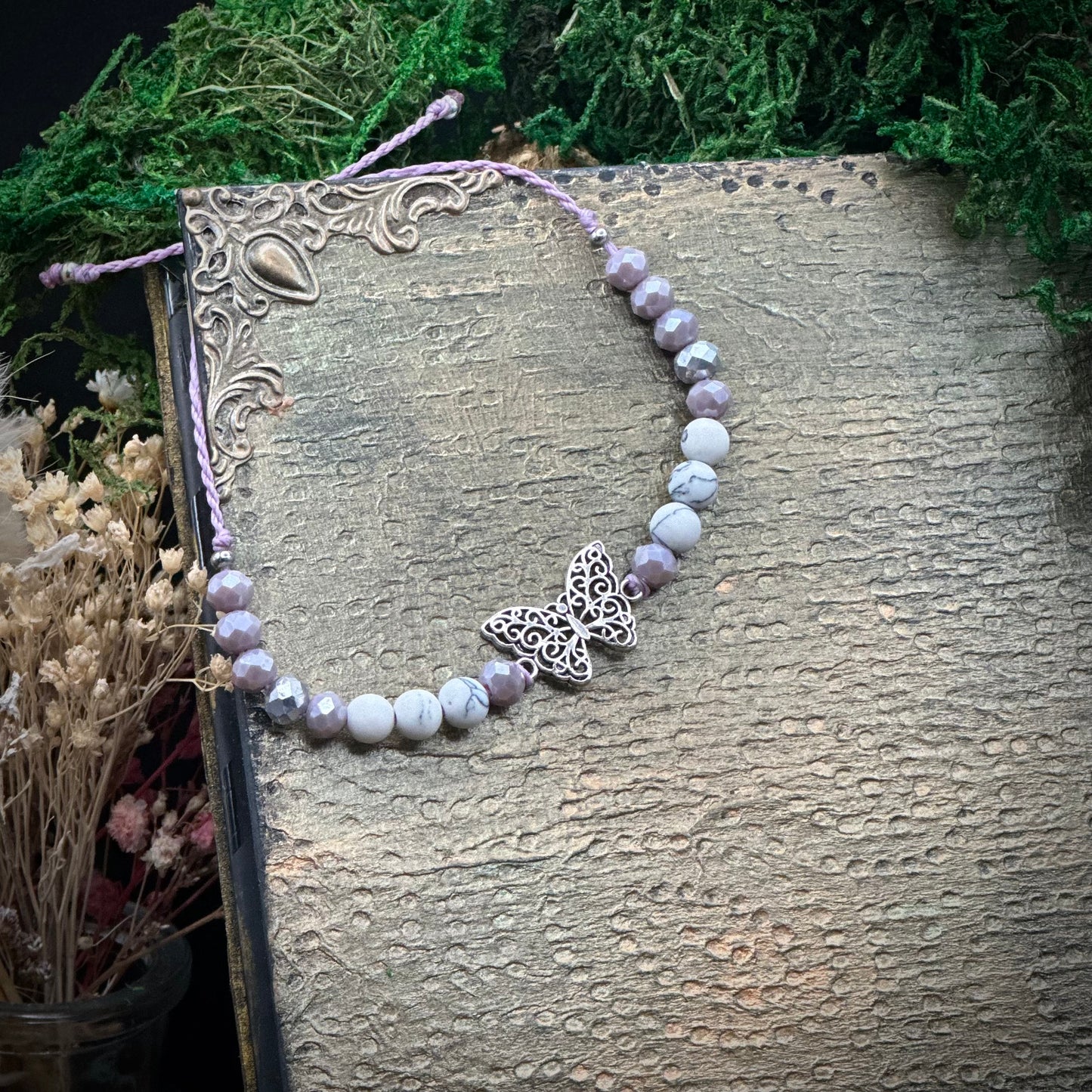 🤍 Makramee-Armband „Schmetterlingsruhe“ – Howlith & Glasperlen 🤍
