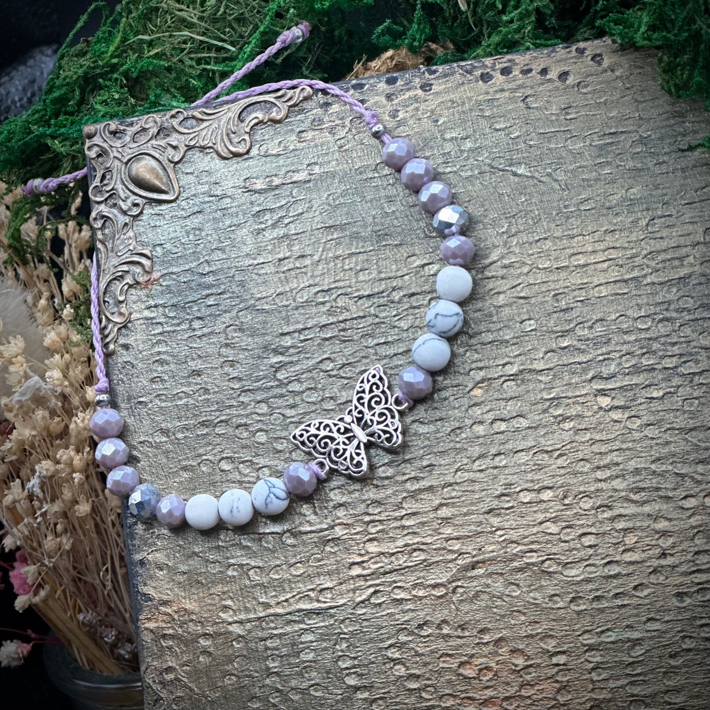 🤍 Makramee-Armband „Schmetterlingsruhe“ – Howlith & Glasperlen 🤍