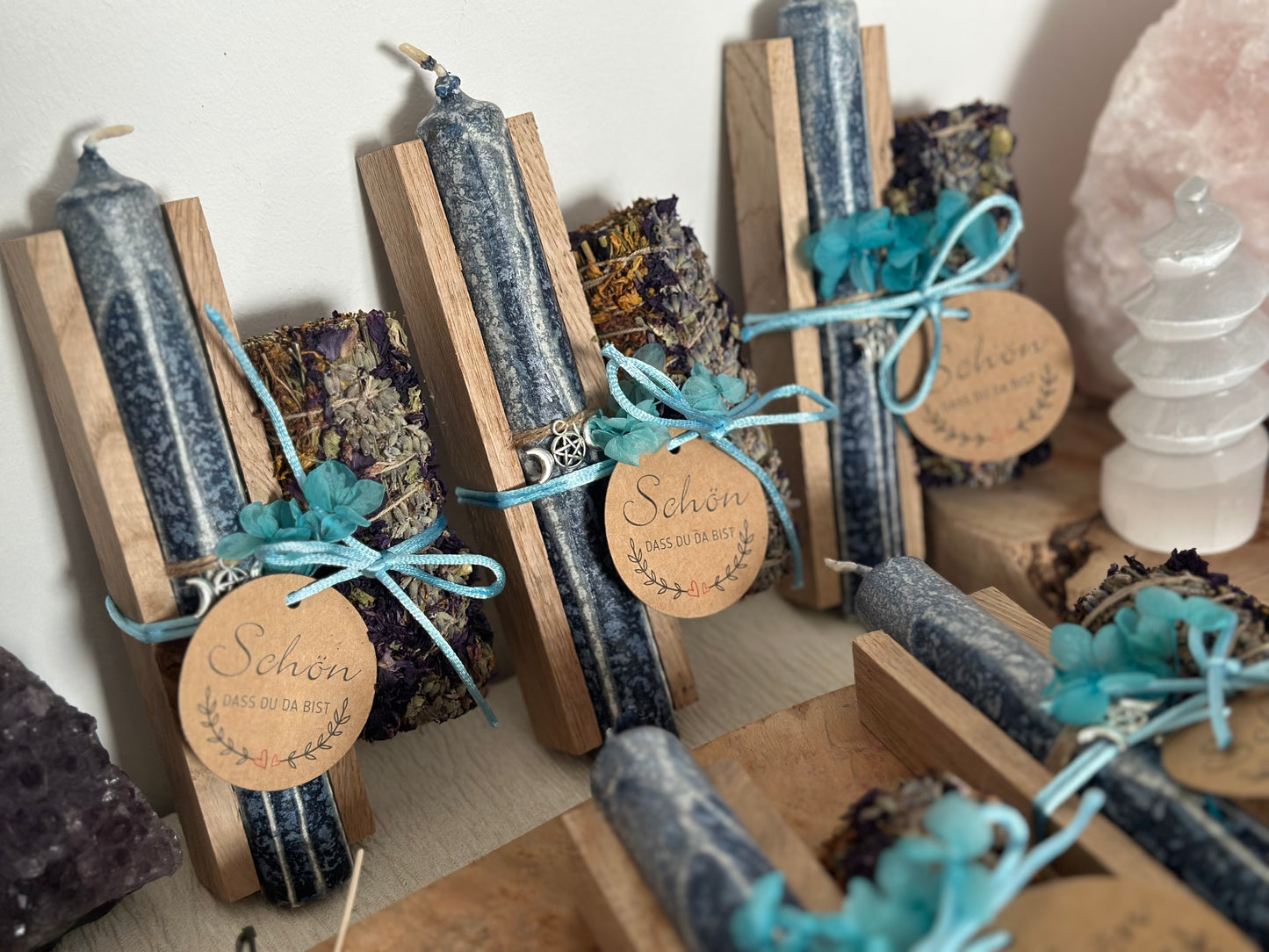 Ritualset „Seelenmomente- Sei ganz bei Dir“ mit Ritualkerze und Räucherbündel ( Johanniskraut, Lavendel, Malve) Chenoas Zaubergarten