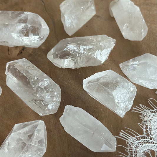 Wunderschöne Halbpolierte roh Bergkristallspitzen - Chenoas Zaubergarten