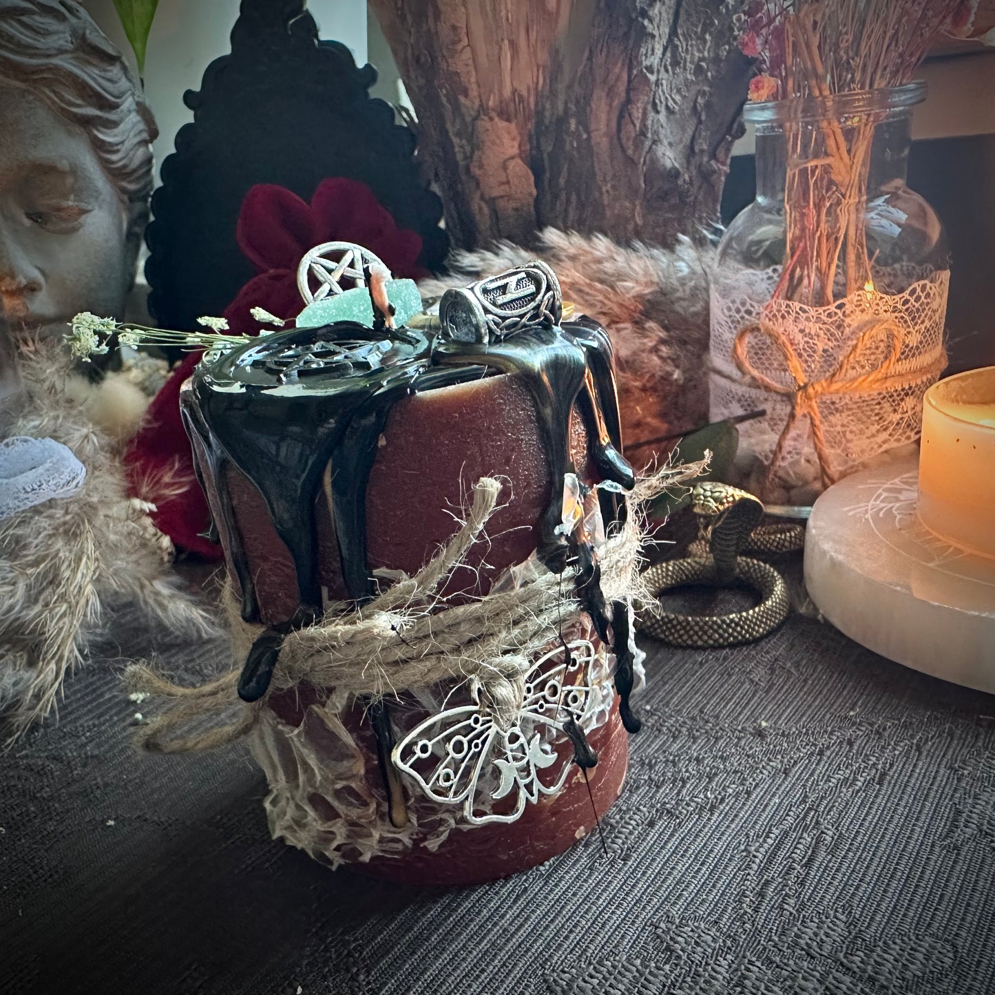 Krafttier-Ritualkerze/ Altarkerze „Schlange der Erneuerung“ mit echter Schlangenhaut und Ritualanleitung mit Zauberspruch