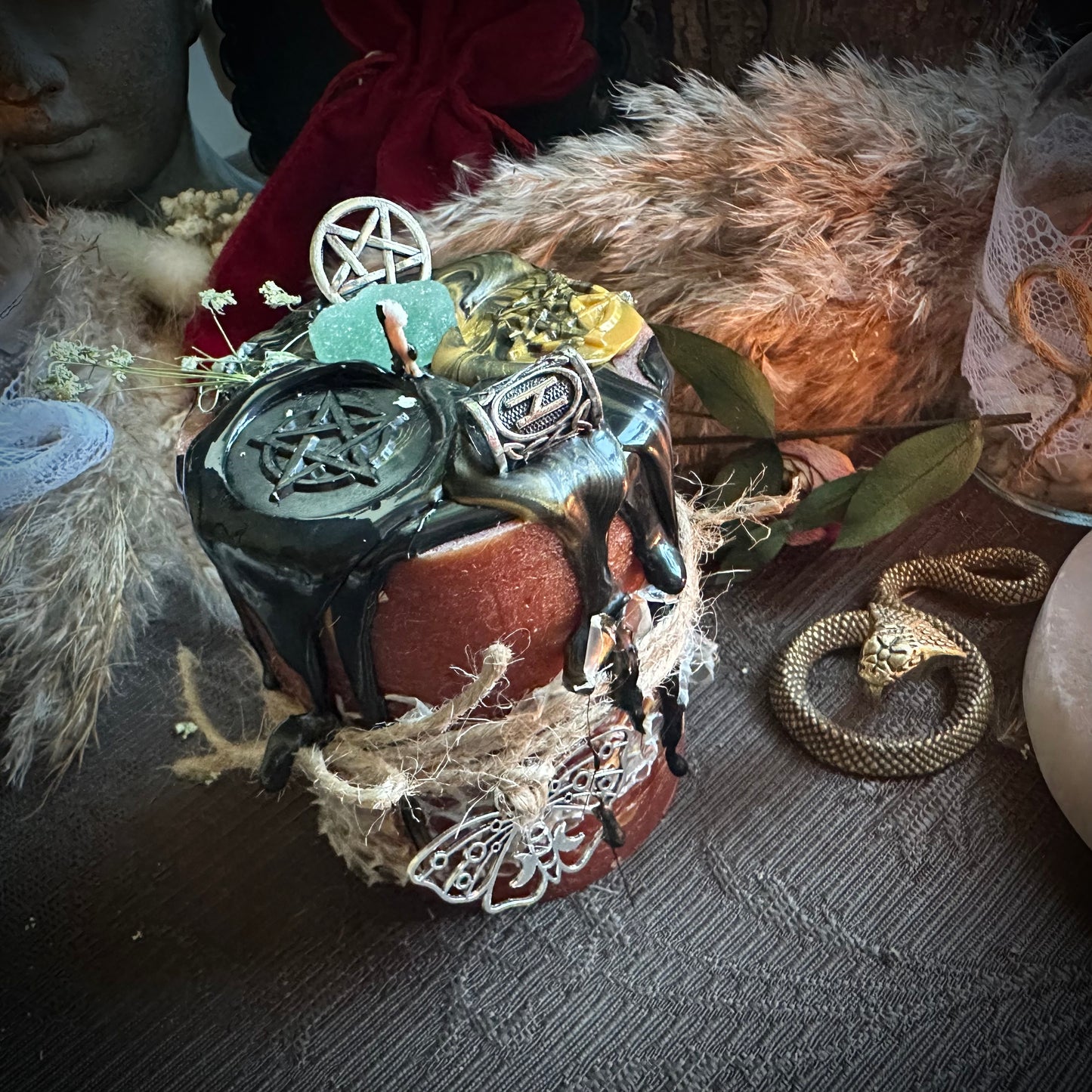 Krafttier-Ritualkerze/ Altarkerze „Schlange der Erneuerung“ mit echter Schlangenhaut und Ritualanleitung mit Zauberspruch
