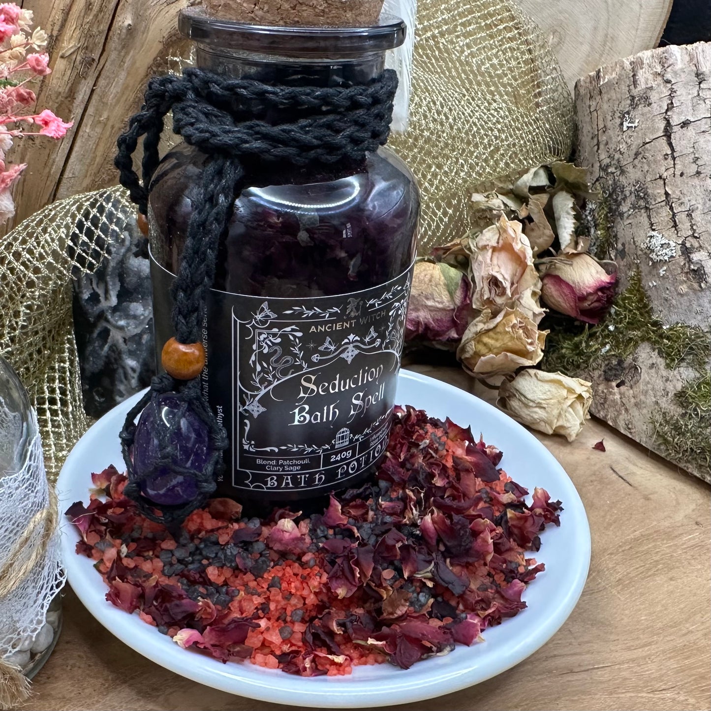 Alter Hexen-Badezaubertrank und Amethyst Kristall-Amulett - Verführung