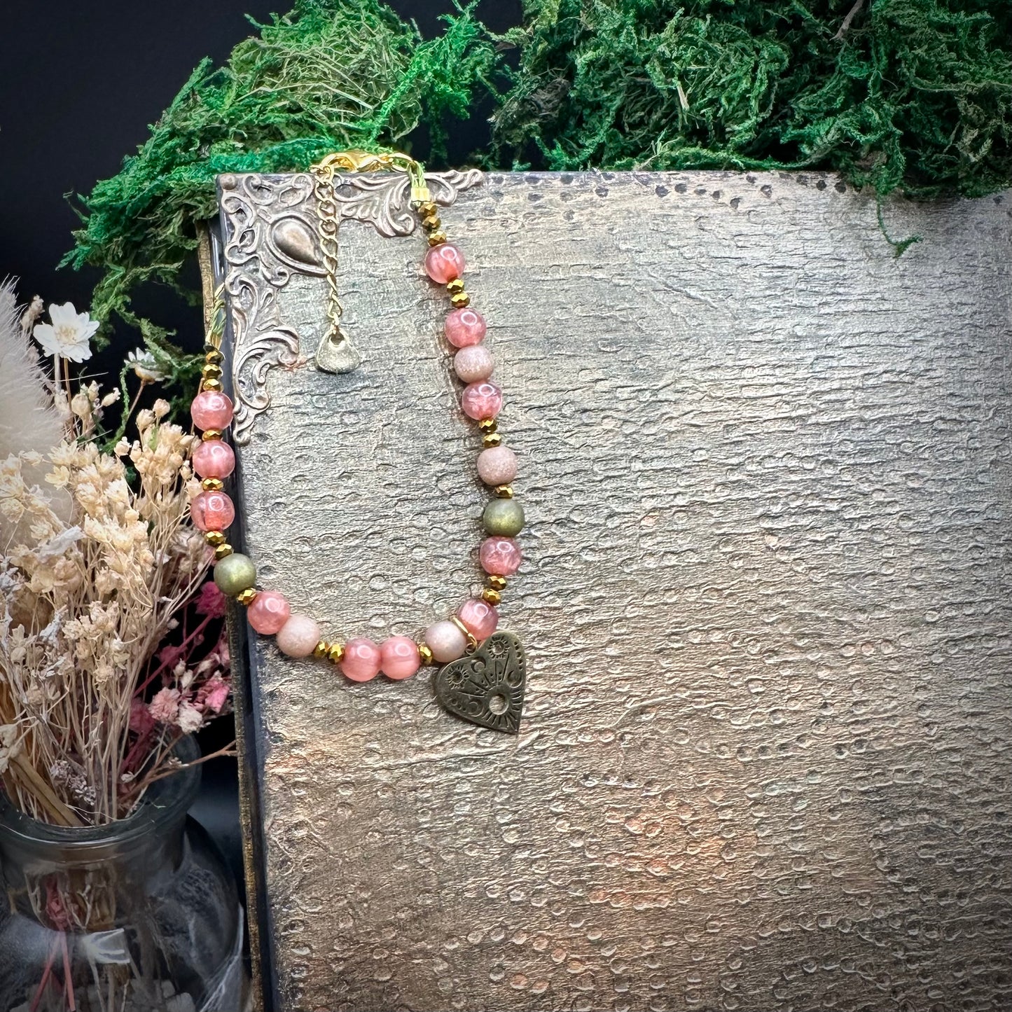 Mystisches Armband – Ouija-Planchette, Glas- & Acrylperlen in Rosé & Gold