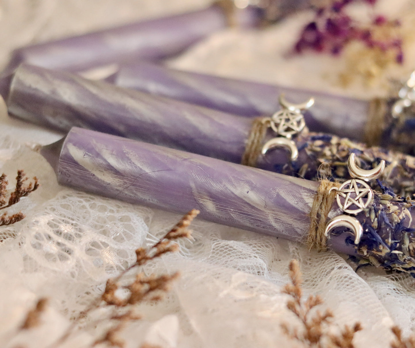 Witchy Kerze Sweet Dreams mit Silberschimmer Chenoas Zaubergarten
