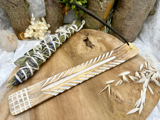 Räucherstäbchenhalter aus Holz mit Ornament-weiß gewachst Chenoas Zaubergarten