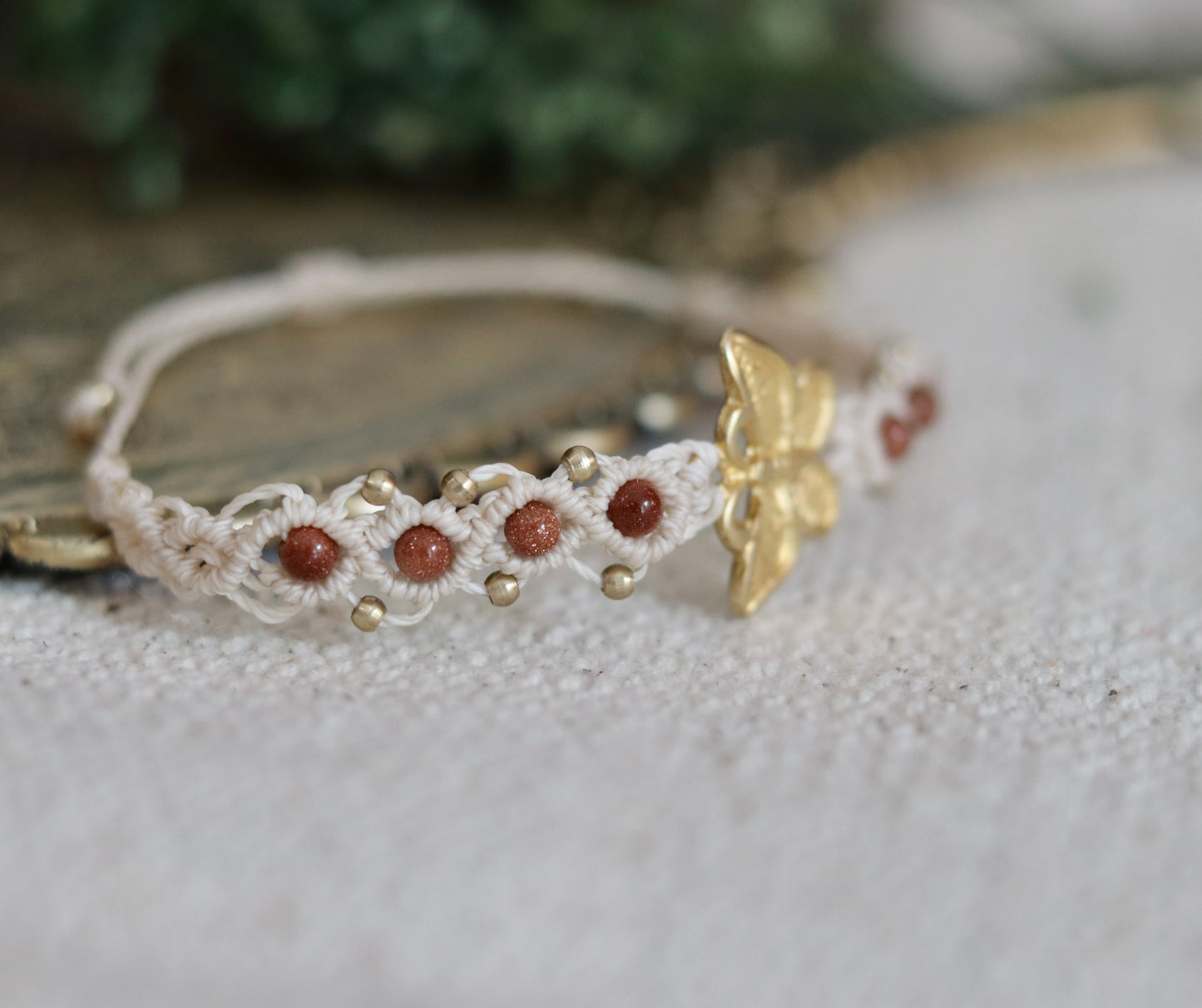 Goldfluss Schmetterlings Makramee Armband Chenoas Zaubergarten