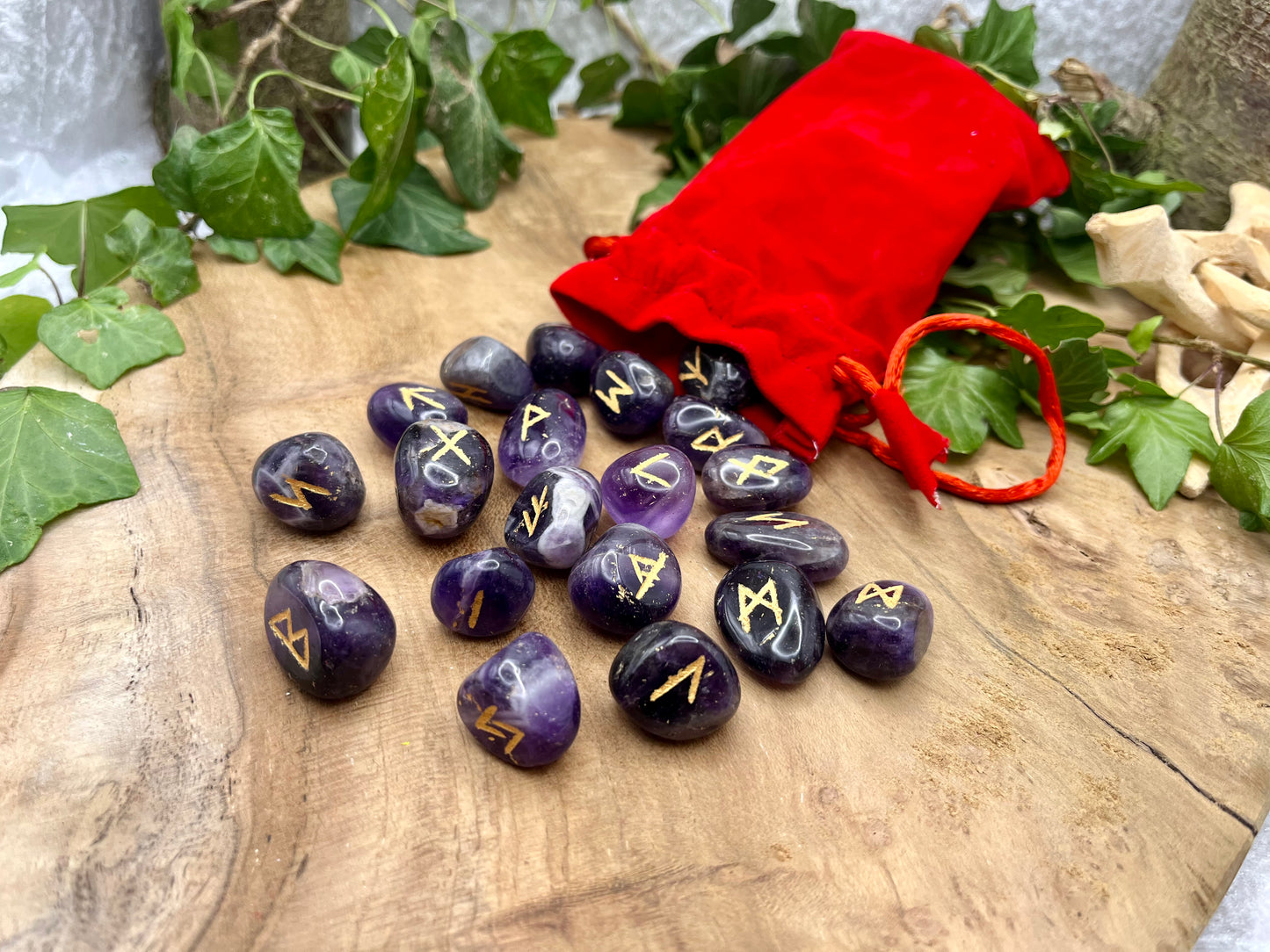 Magische Runensteine aus Amethyst mit Anleitung Chenoas Zaubergarten