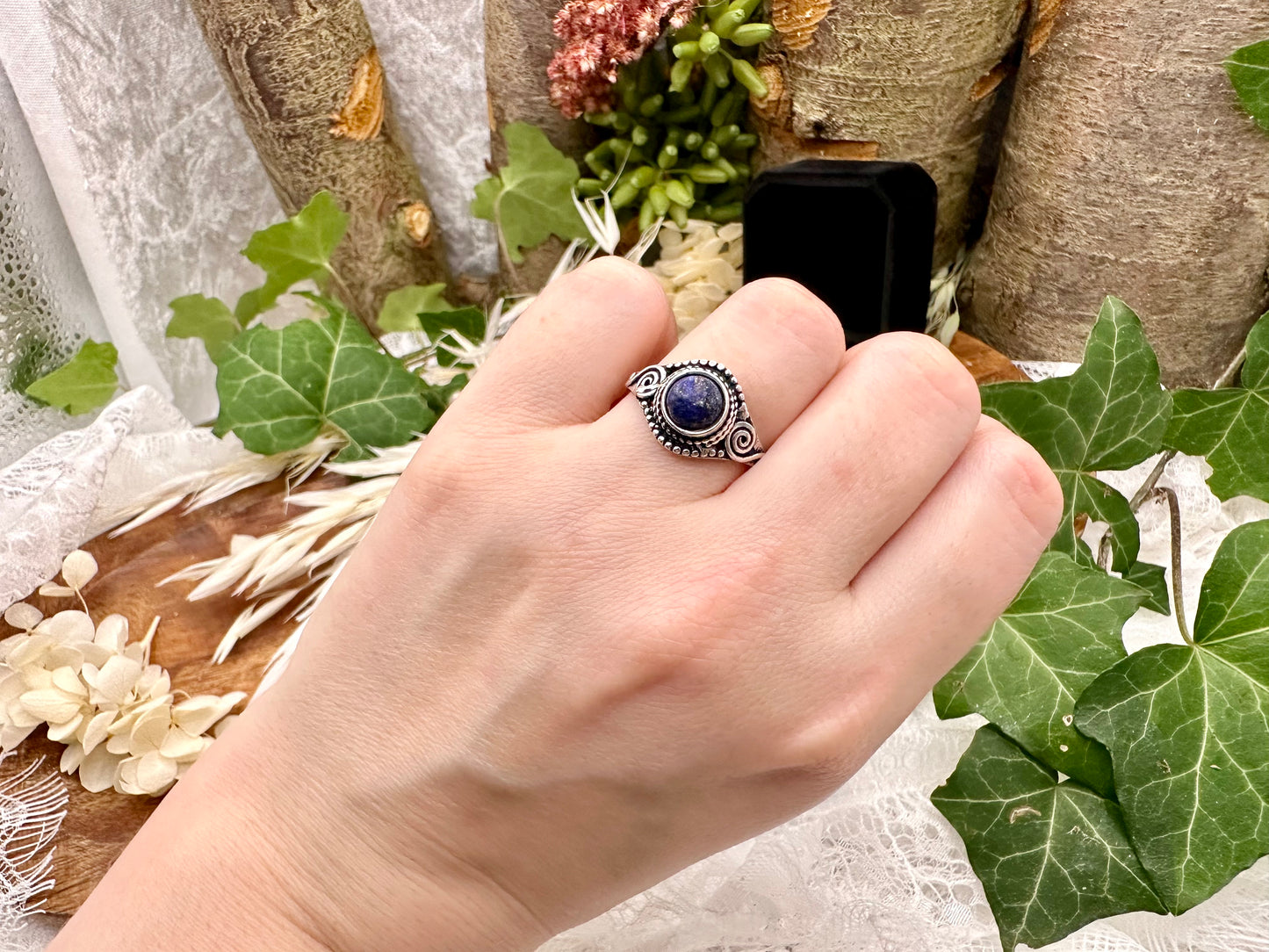 Lapislazuli Ring aus Messing- Stein der Könige Chenoas Zaubergarten