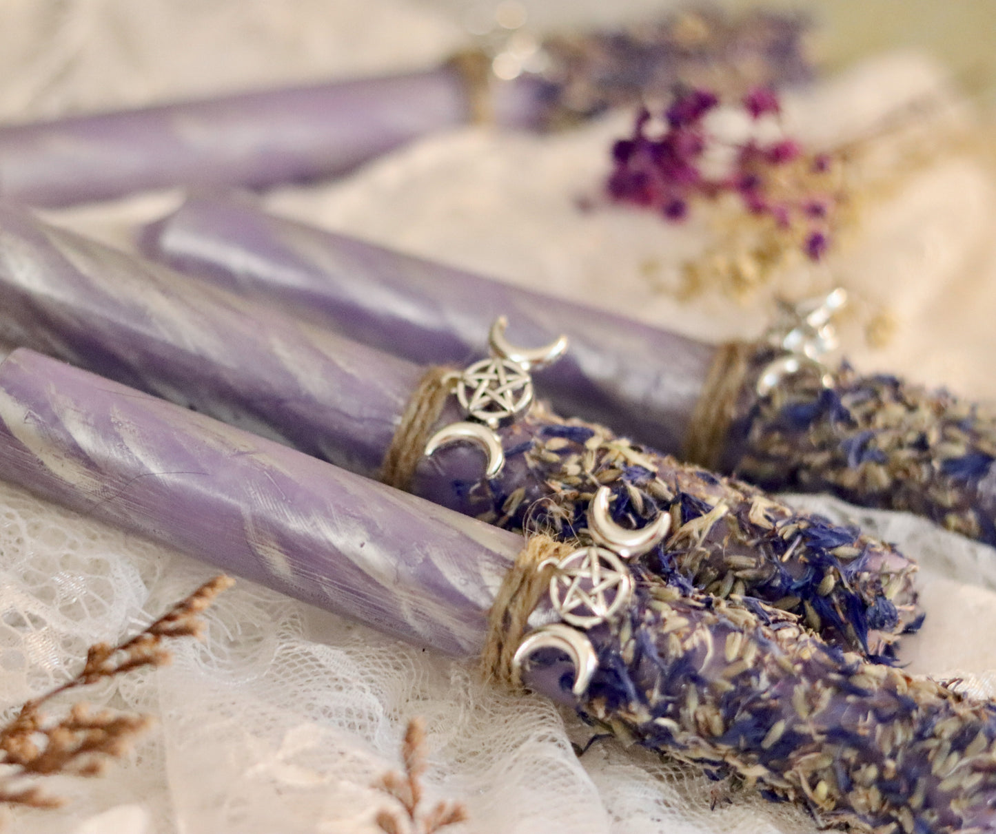 Witchy Kerze Sweet Dreams mit Silberschimmer Chenoas Zaubergarten