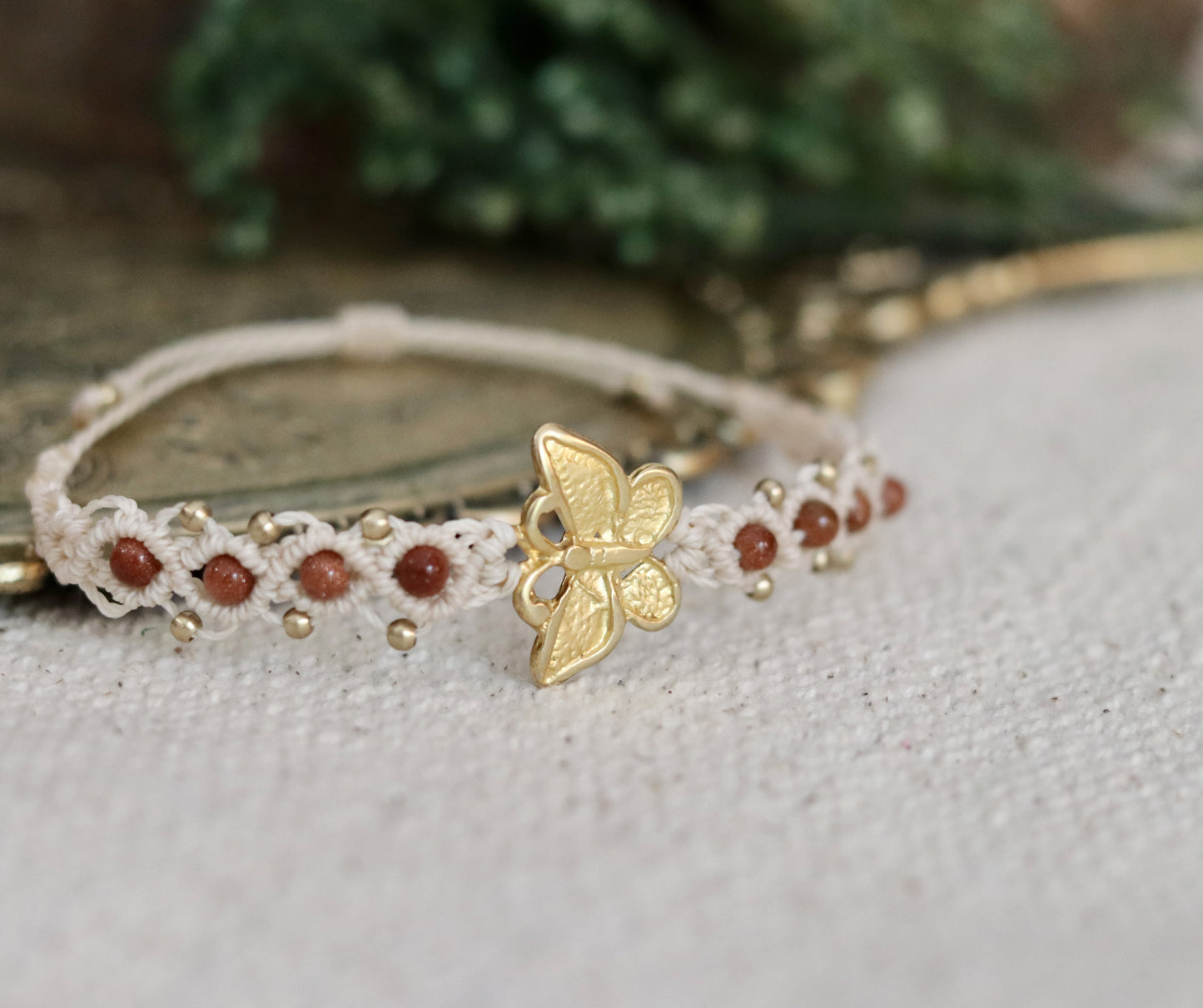 Goldfluss Schmetterlings Makramee Armband Chenoas Zaubergarten