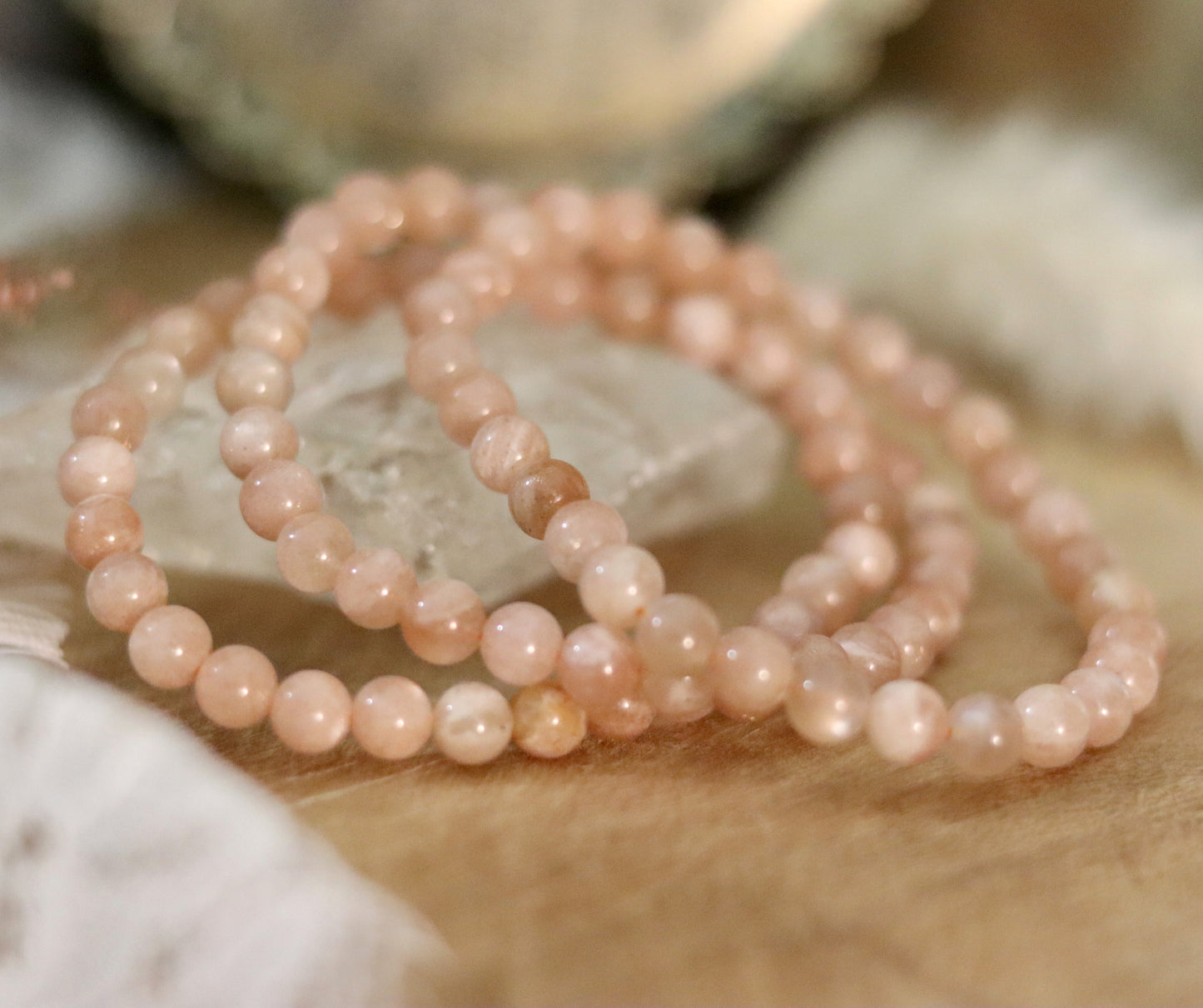 Aprikosen Mondstein Perlenarmband 6mm Chenoas Zaubergarten