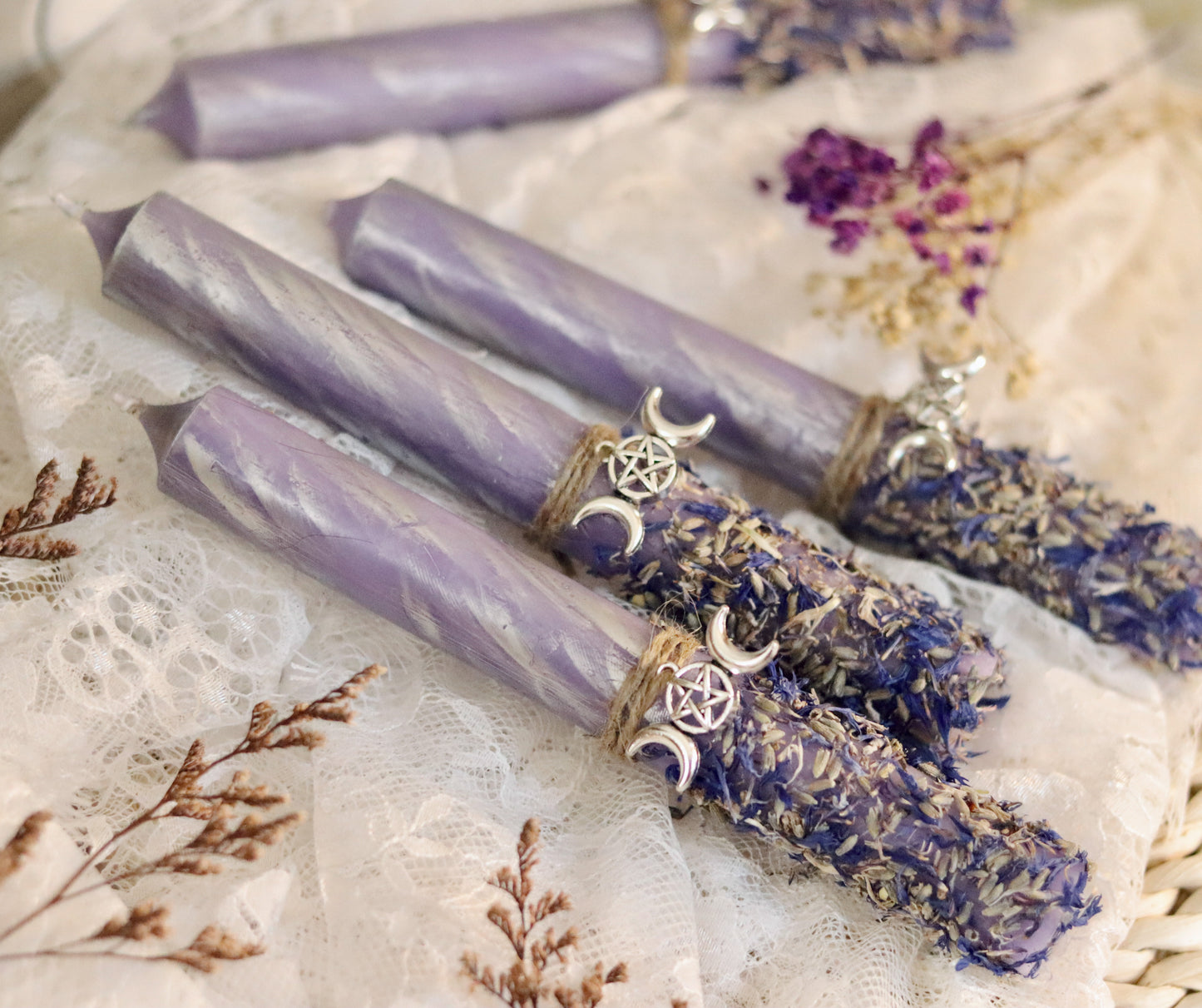 Witchy Kerze Sweet Dreams mit Silberschimmer Chenoas Zaubergarten