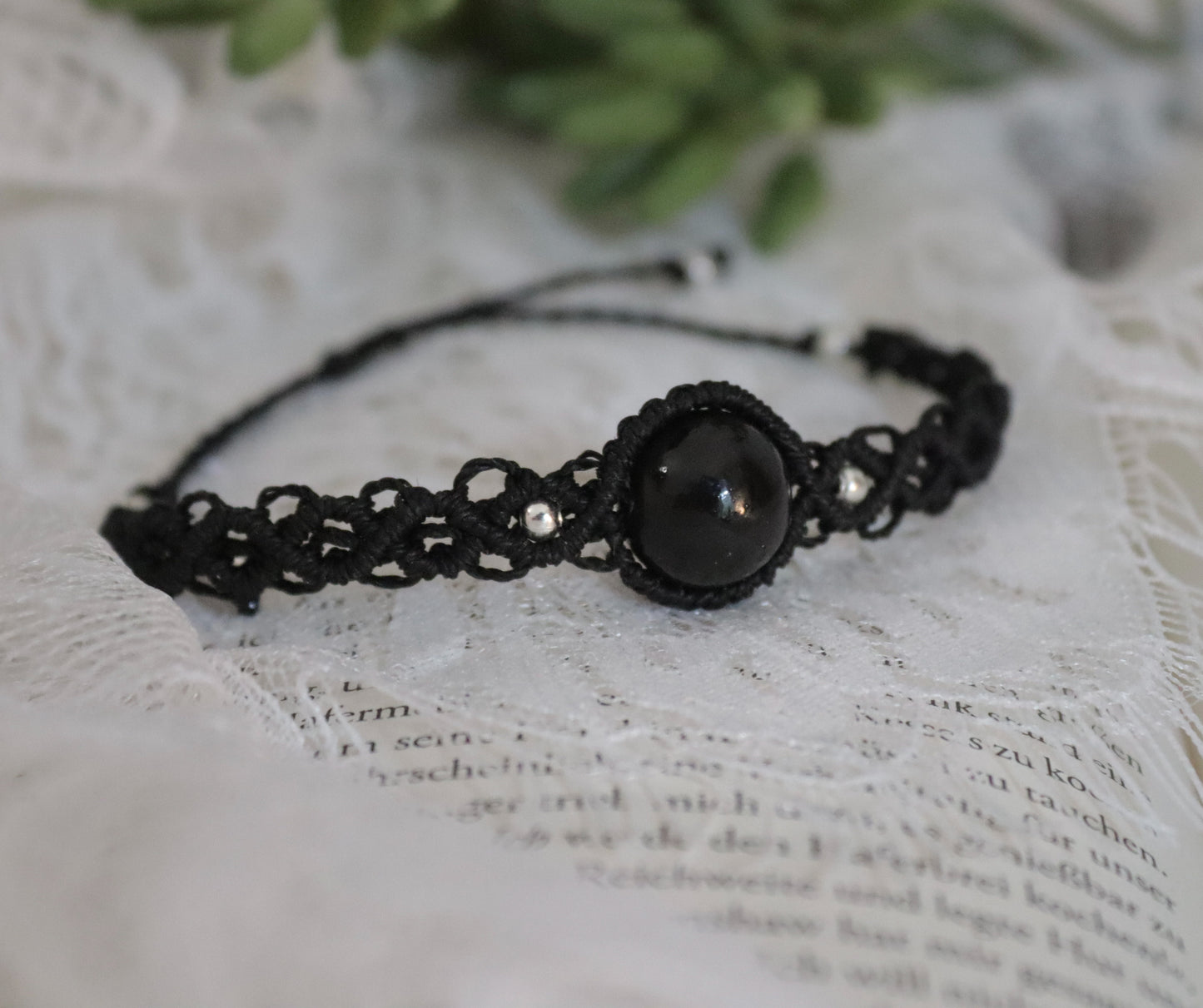 Schwarzer Turmalin Perlenarmband Makramee Chenoas Zaubergarten