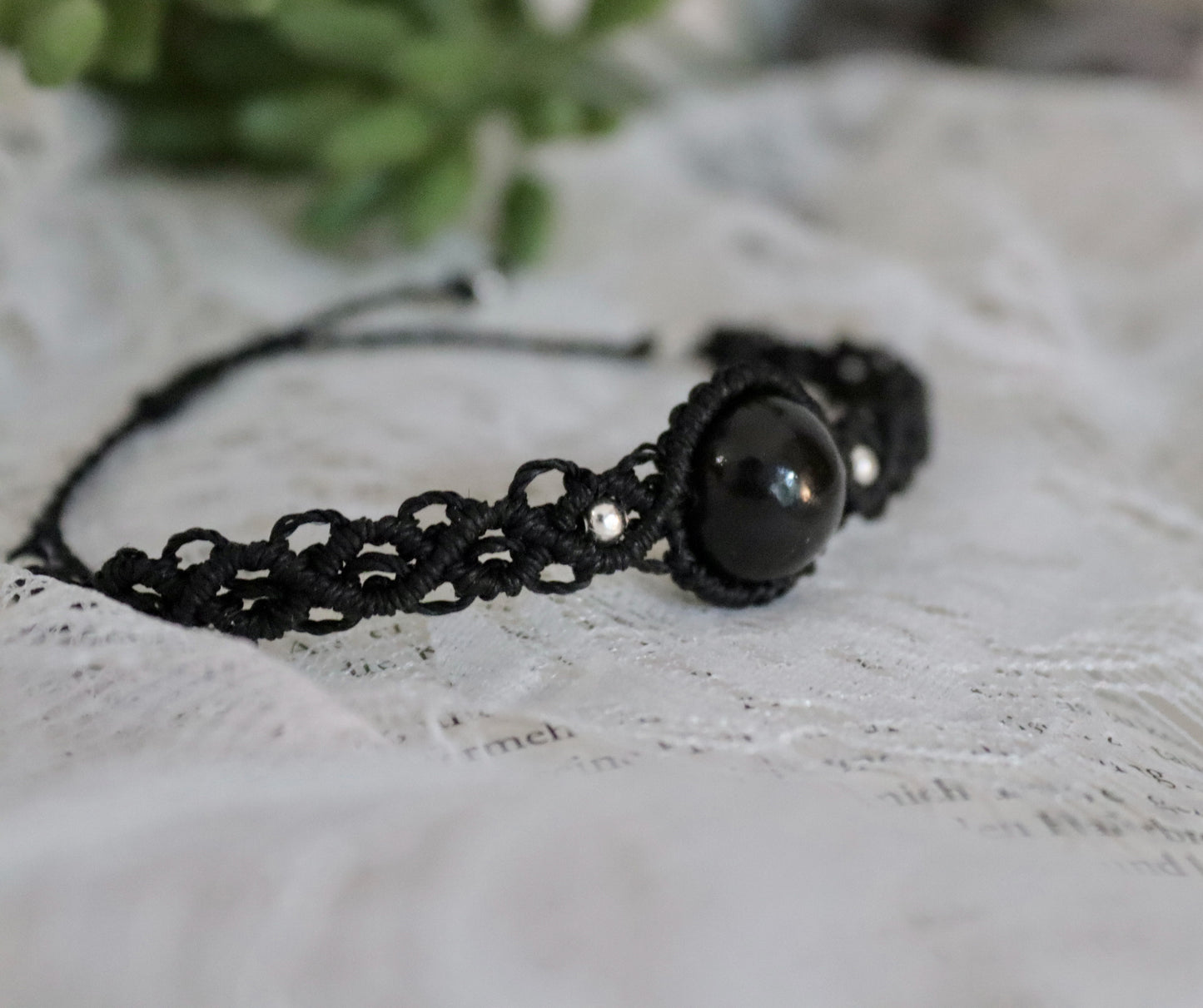 Schwarzer Turmalin Perlenarmband Makramee Chenoas Zaubergarten