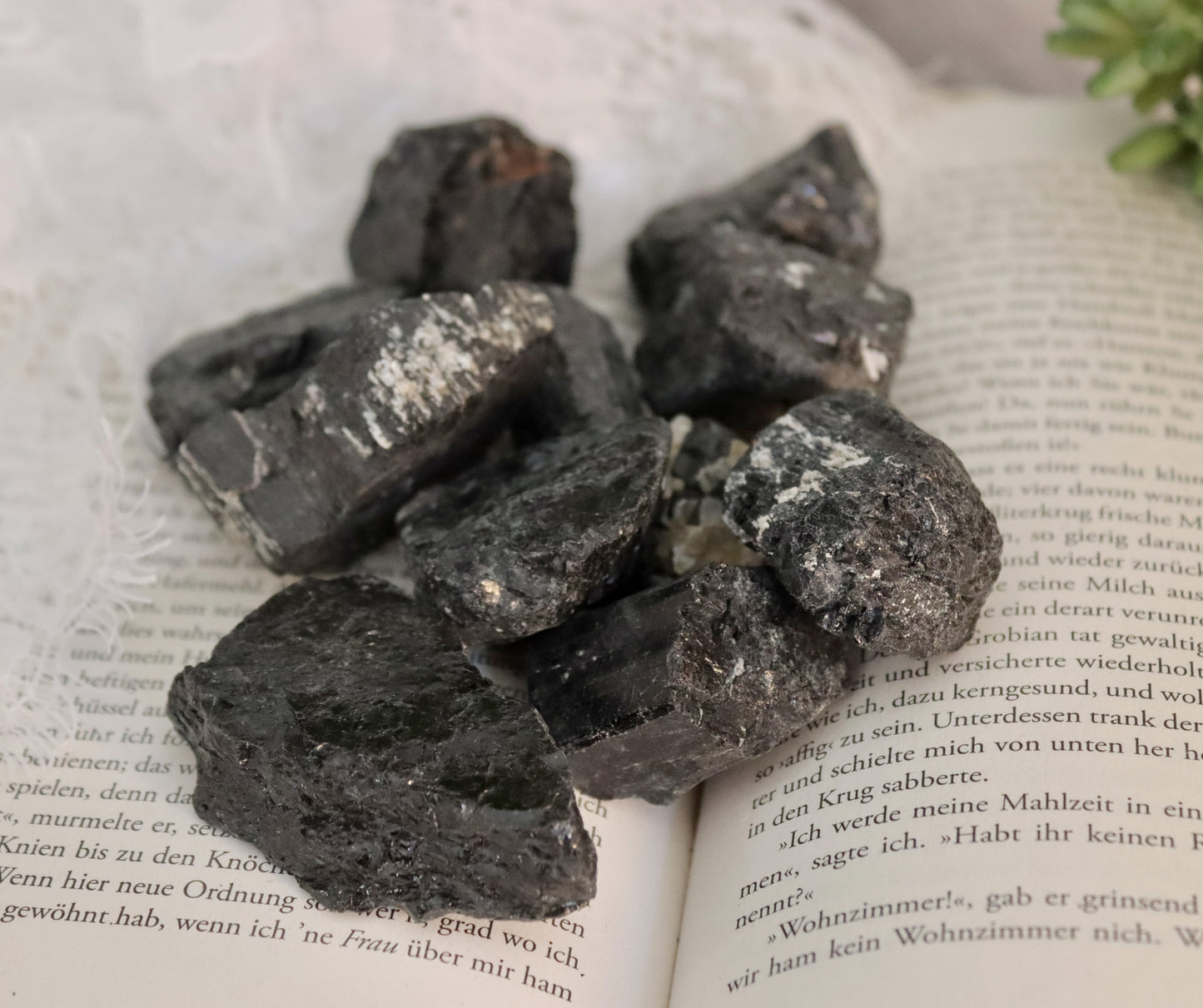Schwarzer Turmalin Rohstück Chenoas Zaubergarten