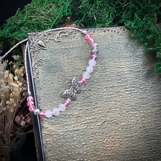 🌸 Makramee-Armband „Schmetterlingszauber“ – Rosenquarz & Glasperlen 🌸