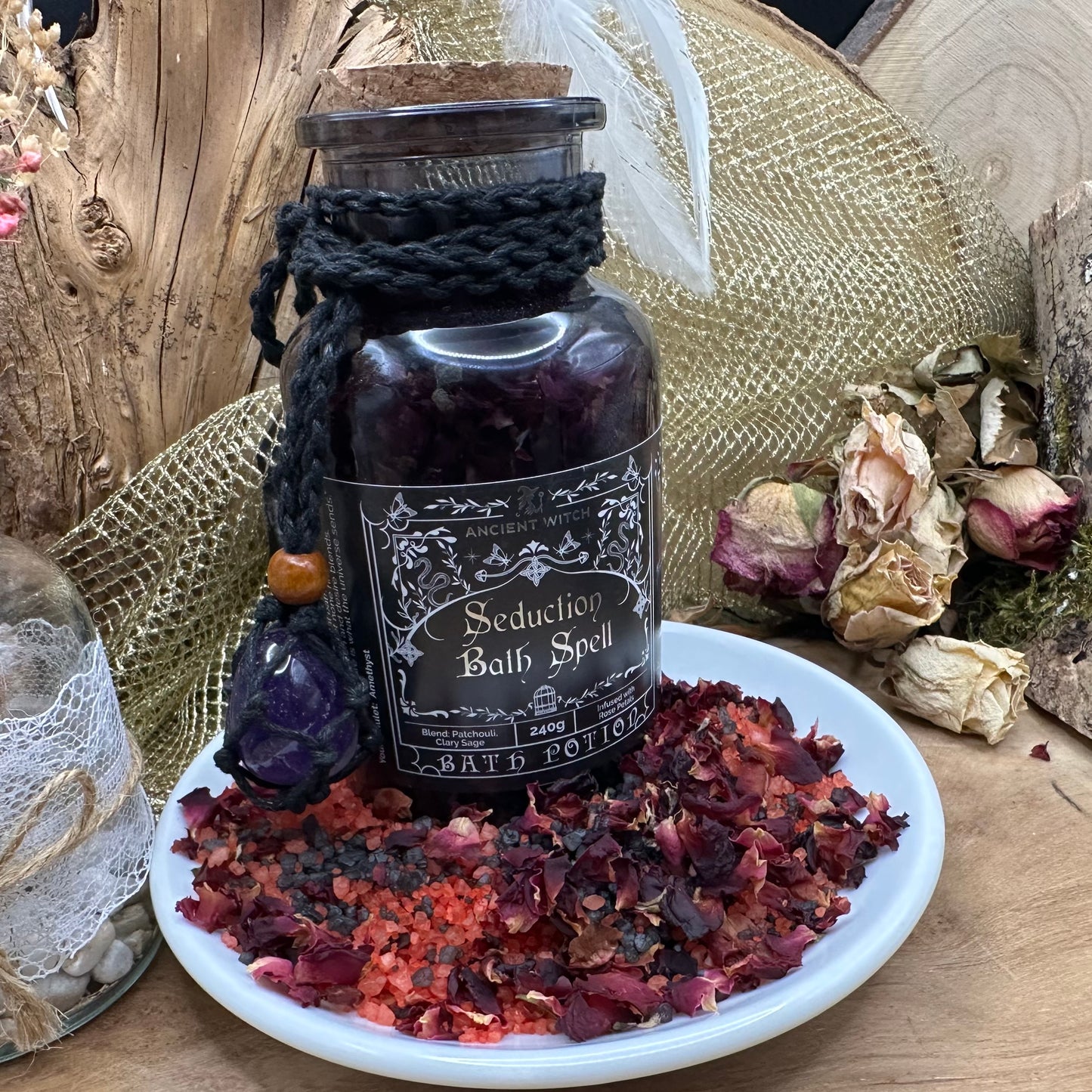 Alter Hexen-Badezaubertrank und Amethyst Kristall-Amulett - Verführung