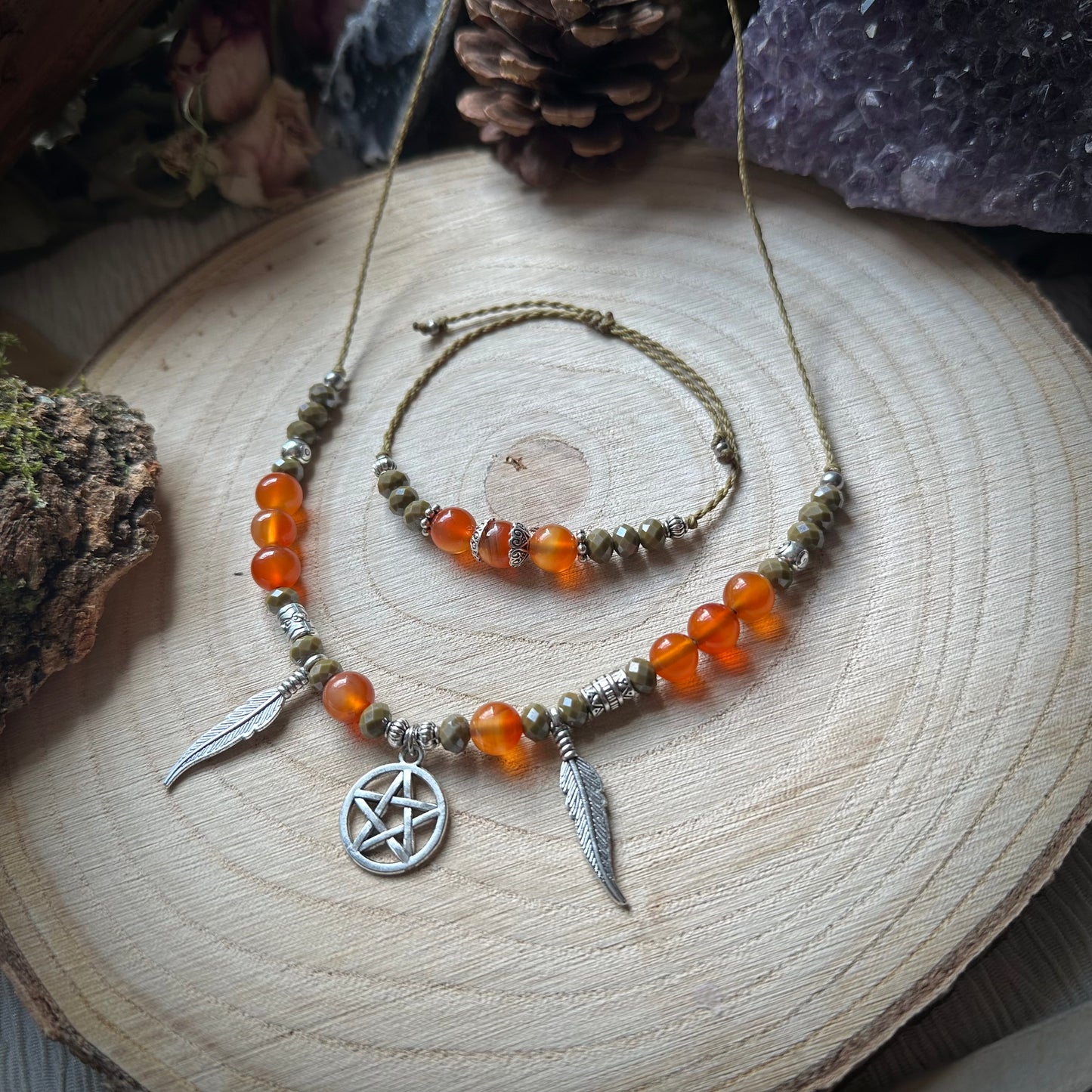 Hexen Makramee Schmuck Set – Pentagramm, Feder & Karneol