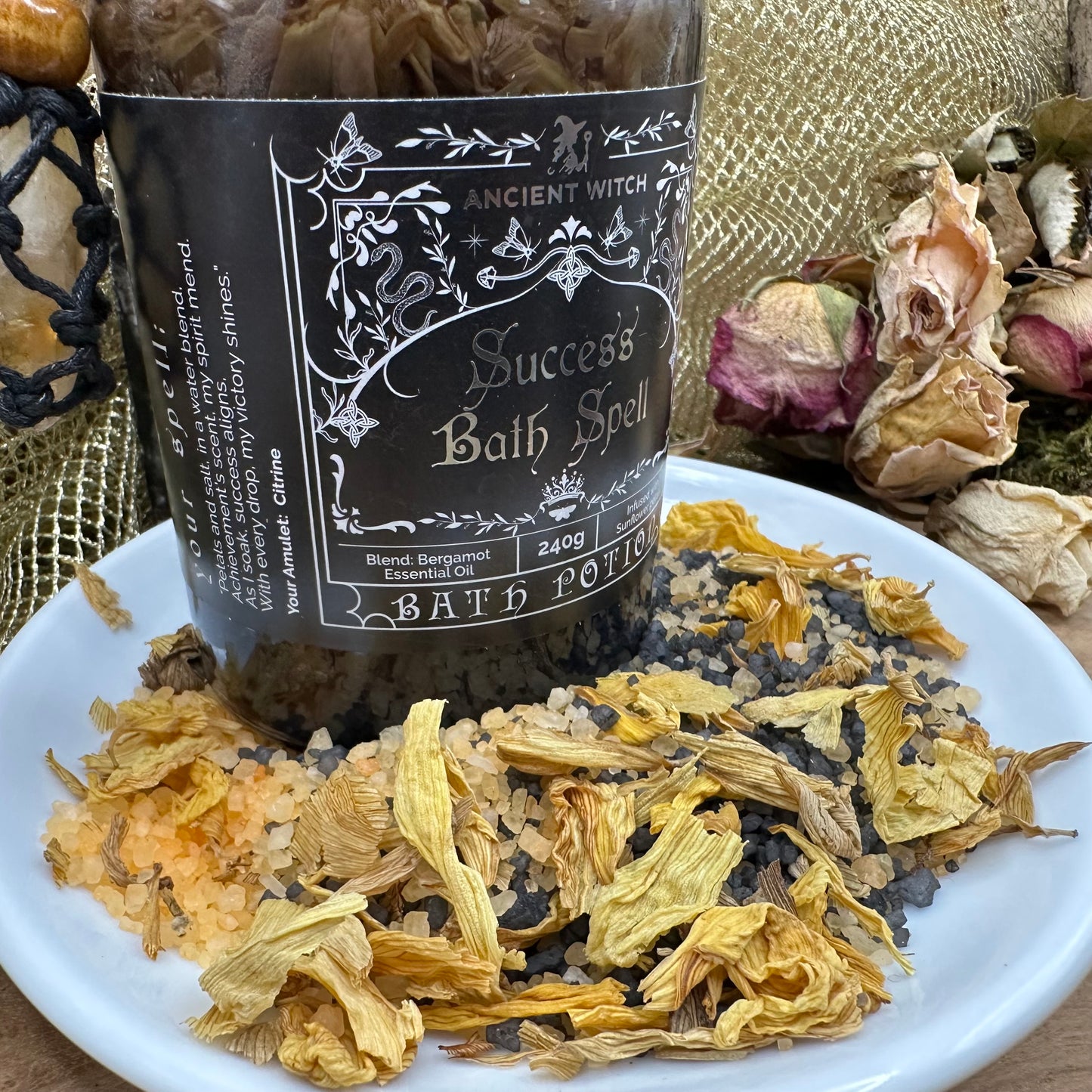 Uralter Hexen-Badezaubertrank und Citrin-Kristall-Amulett – Erfolg