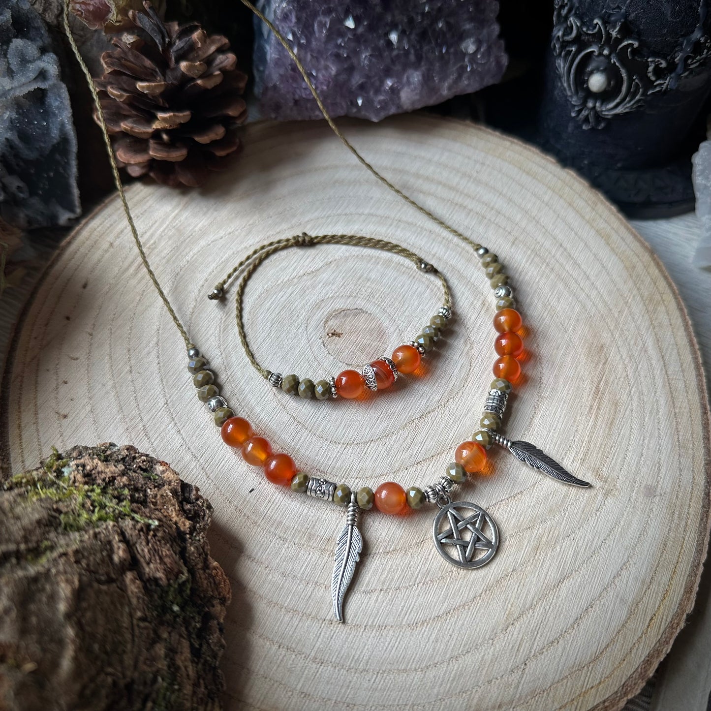 Hexen Makramee Schmuck Set – Pentagramm, Feder & Karneol