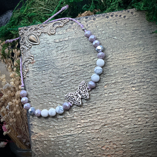 🤍 Makramee-Armband „Schmetterlingsruhe“ – Howlith & Glasperlen 🤍