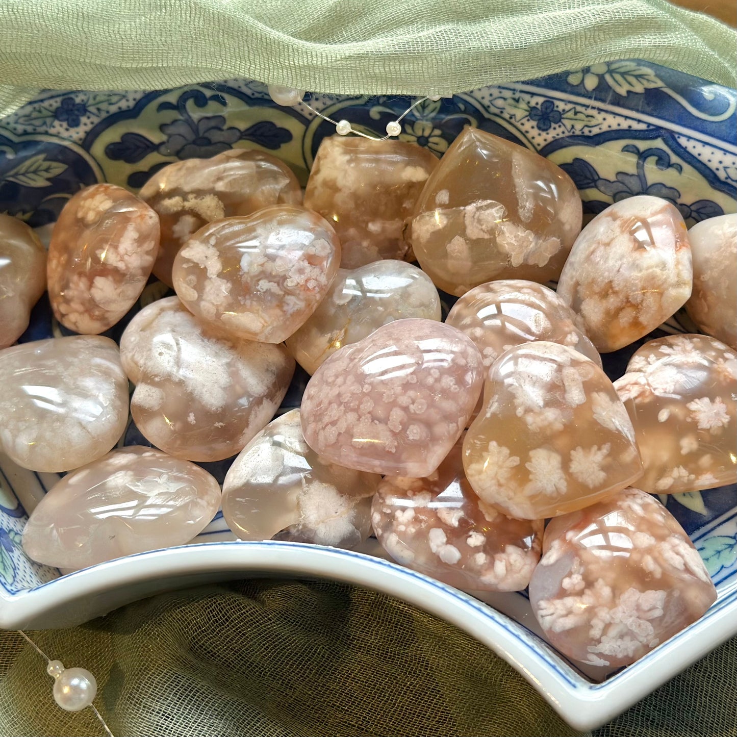 🌸 Kirschblüten-Chalcedon – Stein der zarten Herzöffnung