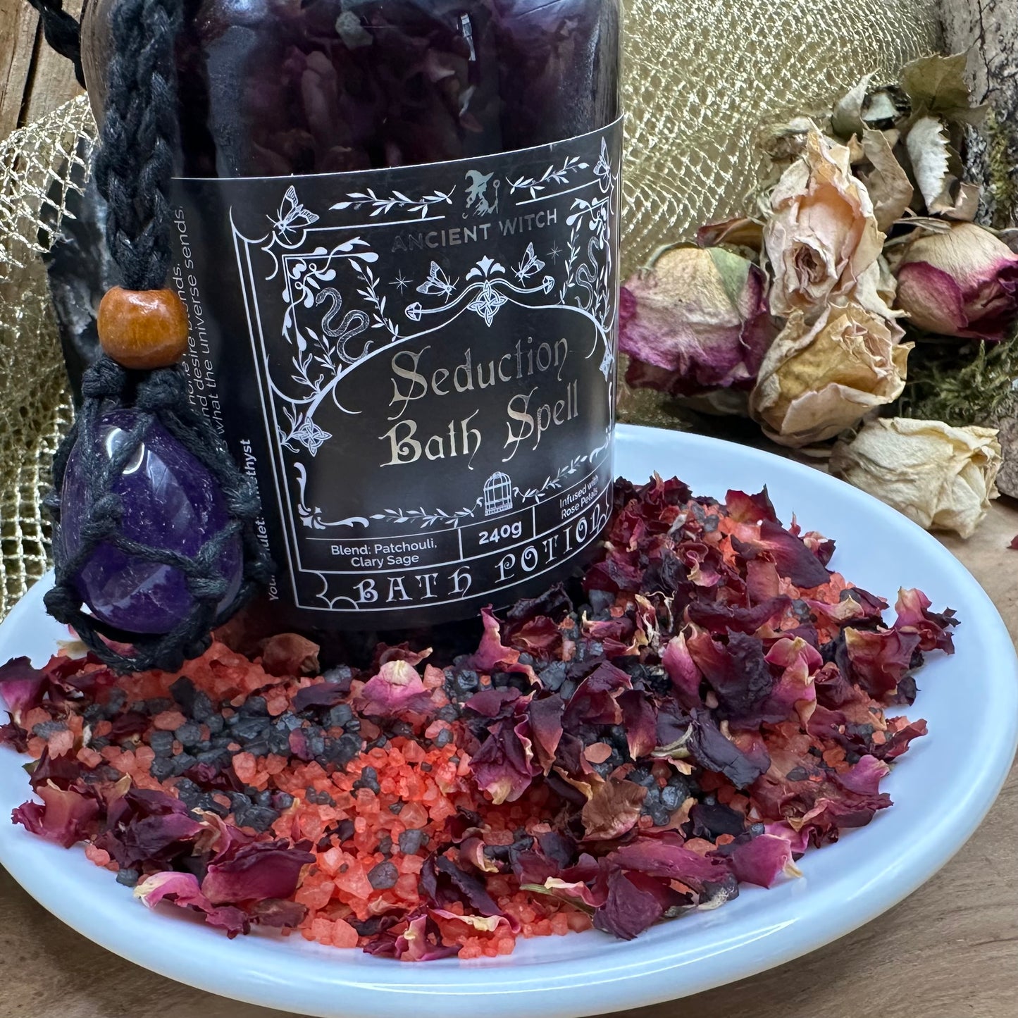Alter Hexen-Badezaubertrank und Amethyst Kristall-Amulett - Verführung