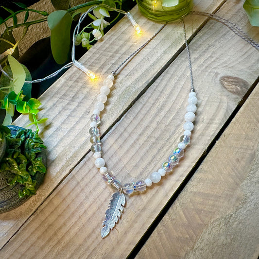 ✨ Makramee Kette mit Mondstein & Angel Aura Bergkristall ✨