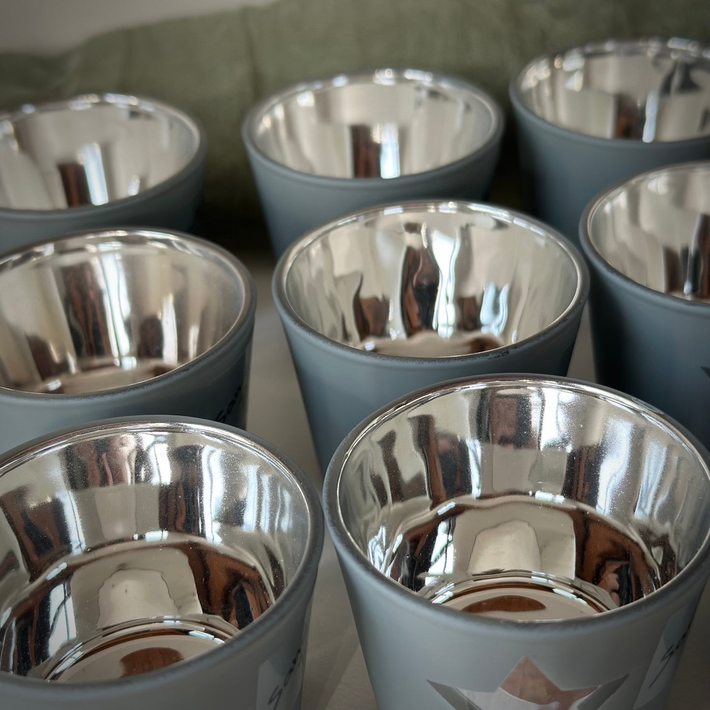 Teelichtglas „Sternenglanz“ – Grau, Innen Silber